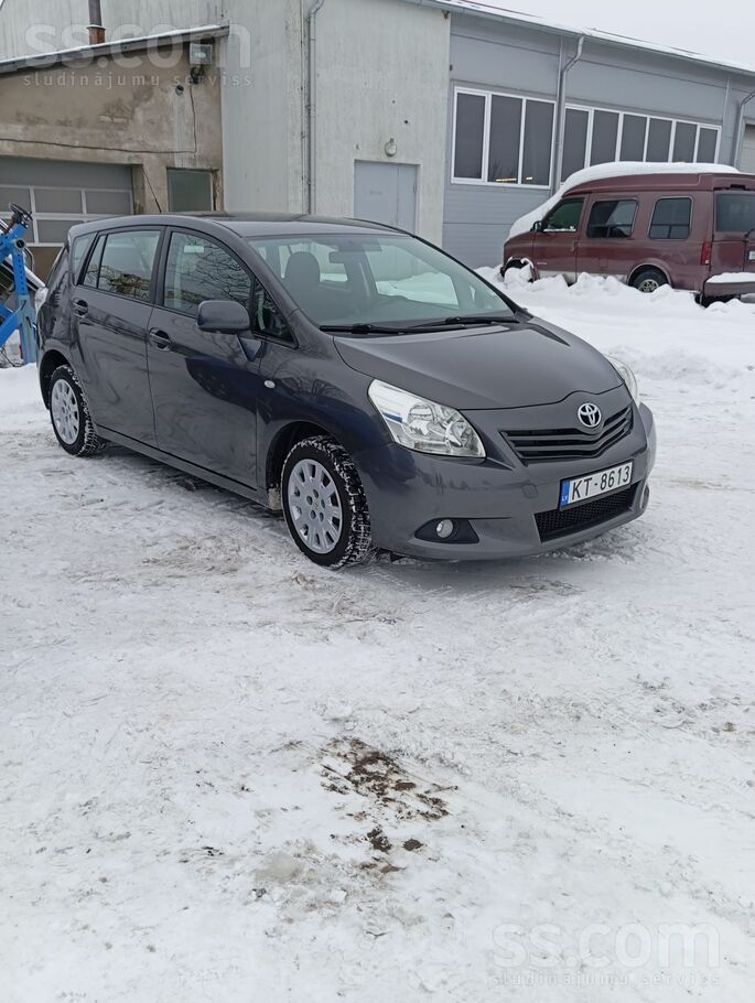 Toyota Īpašnieks tirgo 2009. gada Toyota Verso atzīmētajā