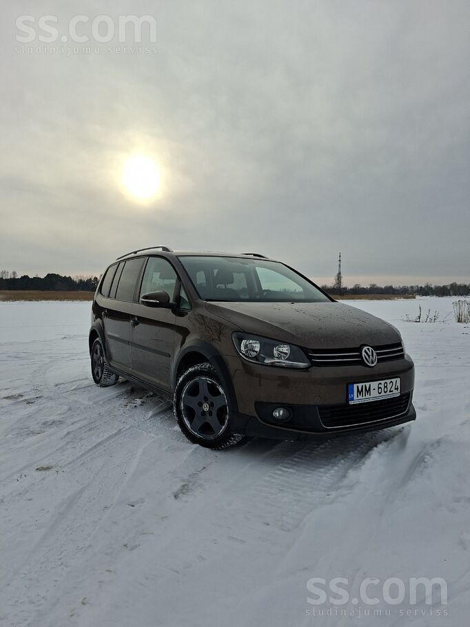Volkswagen Pārdod saudzīgi lietotu Volkswagen Touran crosstou