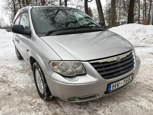 Chrysler Labs un drošs ģimenes auto Chrysler Voyager 2.5crd