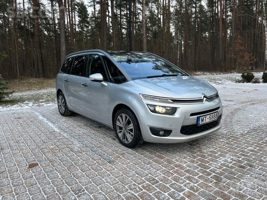 Citroen Pārdod labu, ietilpīgu un ekonomisku auto. 