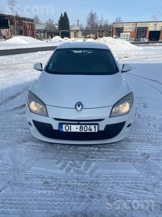 Renault Automašīna ir teicamā stāvoklī. Jauna TA uz gadu.