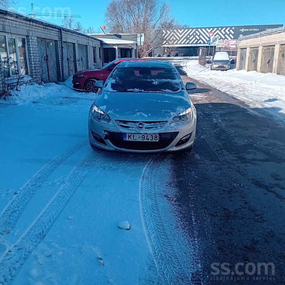 Pārdod labā stāvoklī, Cosmo komplektācija, visas ekstras, divi riepu komplek