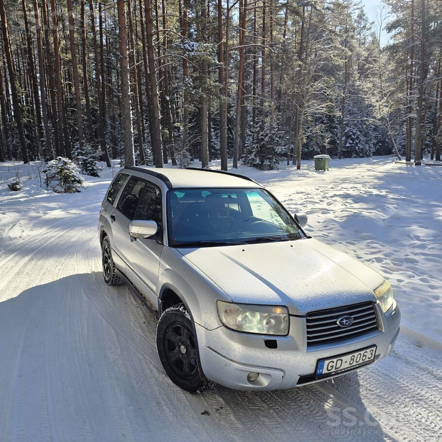 Pārdodās diezgan dzīvelīgs Subaru. Ar vizuāliem defektiem kas braukšanai net