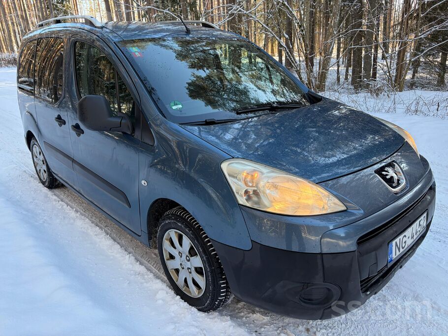 Peugeot Auto ļoti labā tehniskā un vizuālā kārtībā. Latvij