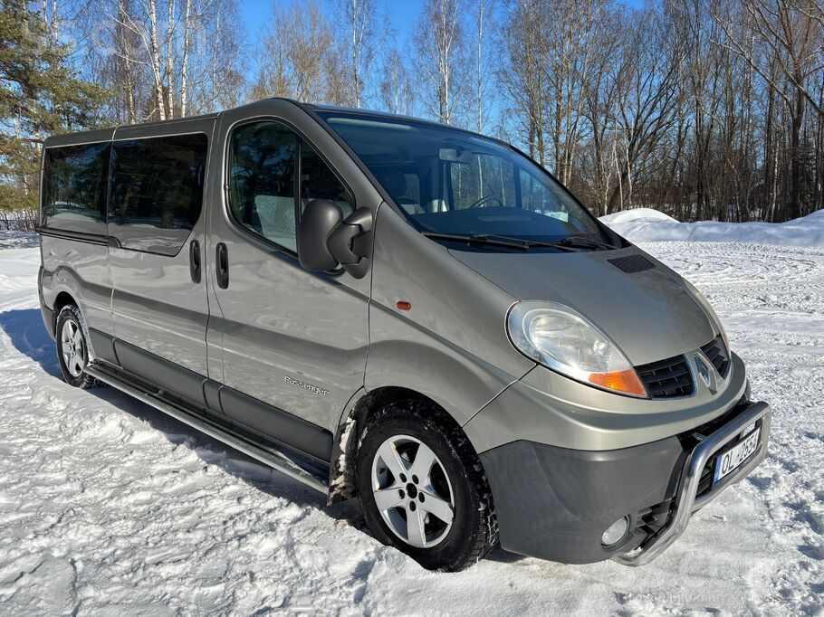 Renault Tikko ievests Renault Trafic Passenger 2.5 Cdti(10