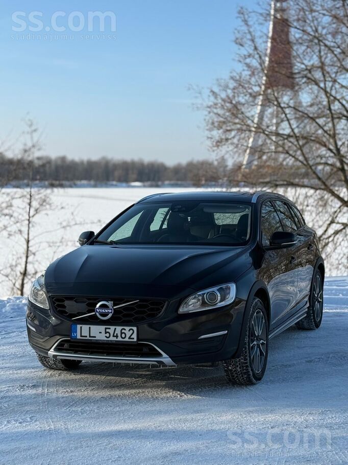 Volvo Uzņēmums pārdod koptu Volvo V60 Cross Country 4x4 