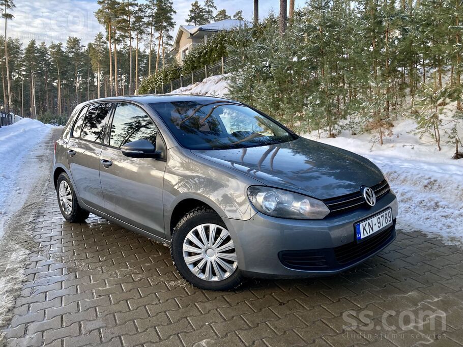 Продаю машину в идеальном состоянии,
Volkswagen Golf 6 с минимальным пробе