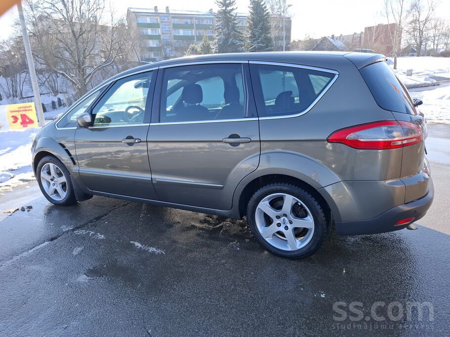 Ford Pārdod vieglo a/m Ford S-Max; papildus līdzi metāl