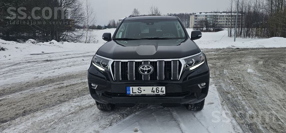 Toyota Pārdodas pirkts Latvijā pie dīleraToyota Land Crui