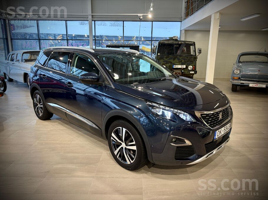 Peugeot 5008, ar ekonomisku benzīndzinēju un automātisko ātrumkārbu. 

Aut