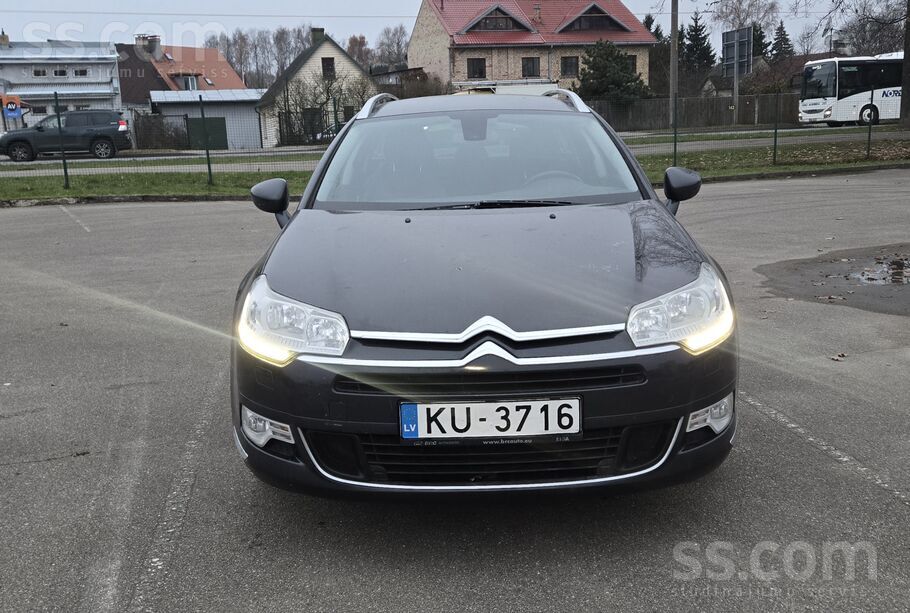 Mašīna laba stāvoklī 
Машина в хорошем состоянии не подводила