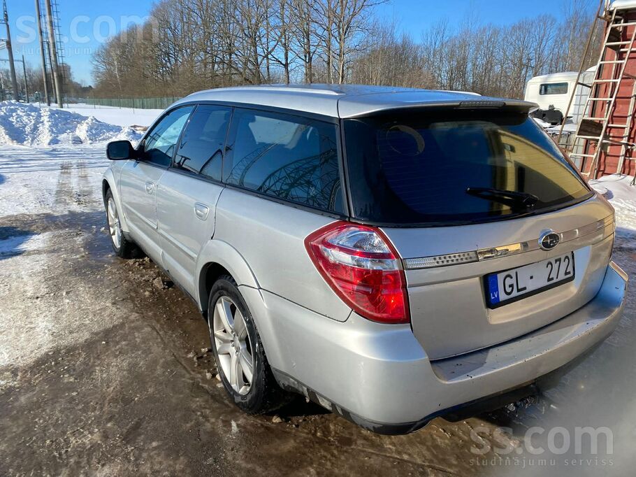 Subaru Legacy. 2.0 benzīns, 5 ātrumu manuālis. Auto nav izcils, bet gan ar d