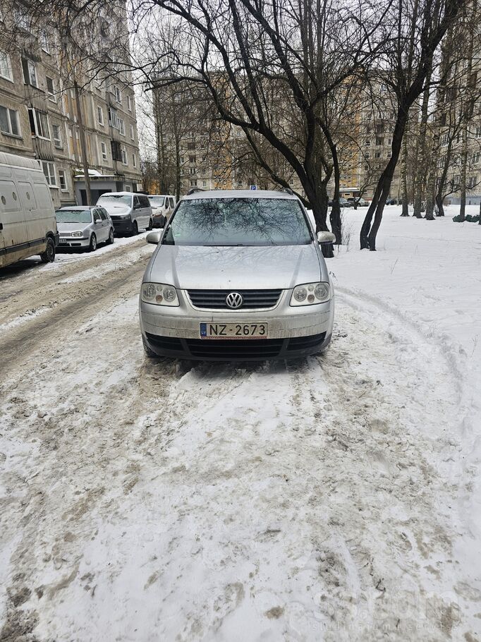 Volkswagen Touran автомат в шорошем техническом состоянии .