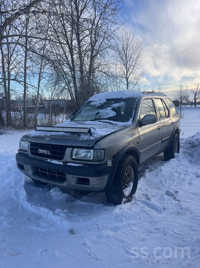 Opel Pārdod Opel Frontera meža izklaidēm. 