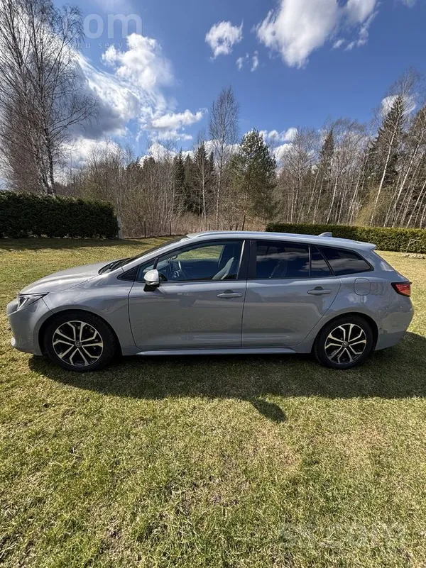 Toyota Pārdodu auto, laba komplektācija, melnie griesti, 