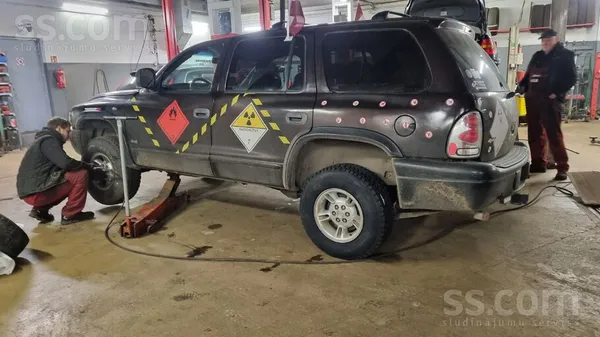Dodge Pārdod normālu un interesantu aparātu. Ir jāmetina