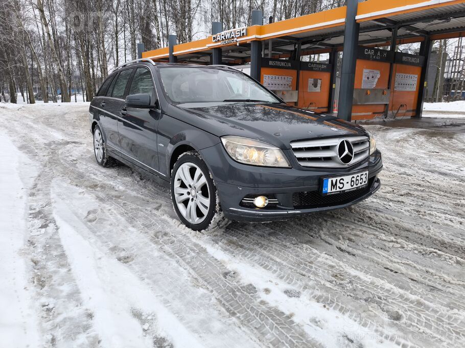 Pārdodu Mercedes Benz C200, motors strādā teicami vienmērīgi un mīksti, ziem