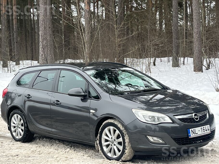 Opel Jaunā tehniskā apskate, izieta bez aizrādījumiem. 