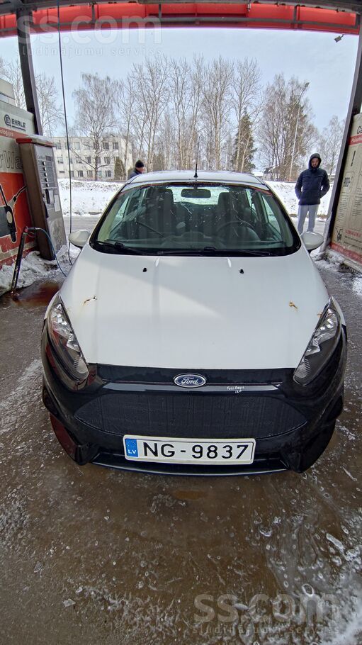 Ford Pārdod fiestu 2015 1.5 tdci. Cena atbilst stāvokli