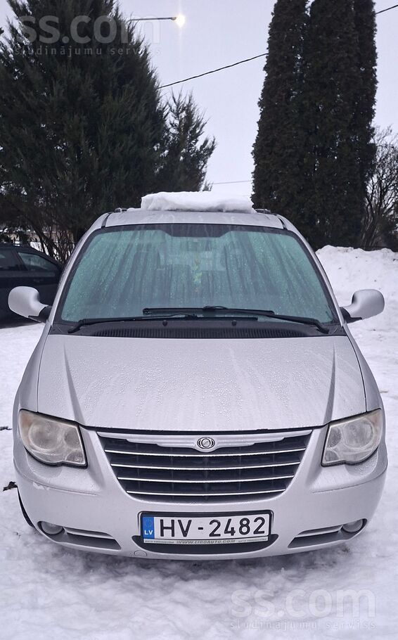 Chrysler Продаётся Chrysler Voyager 2005 года, 2.8 автомат