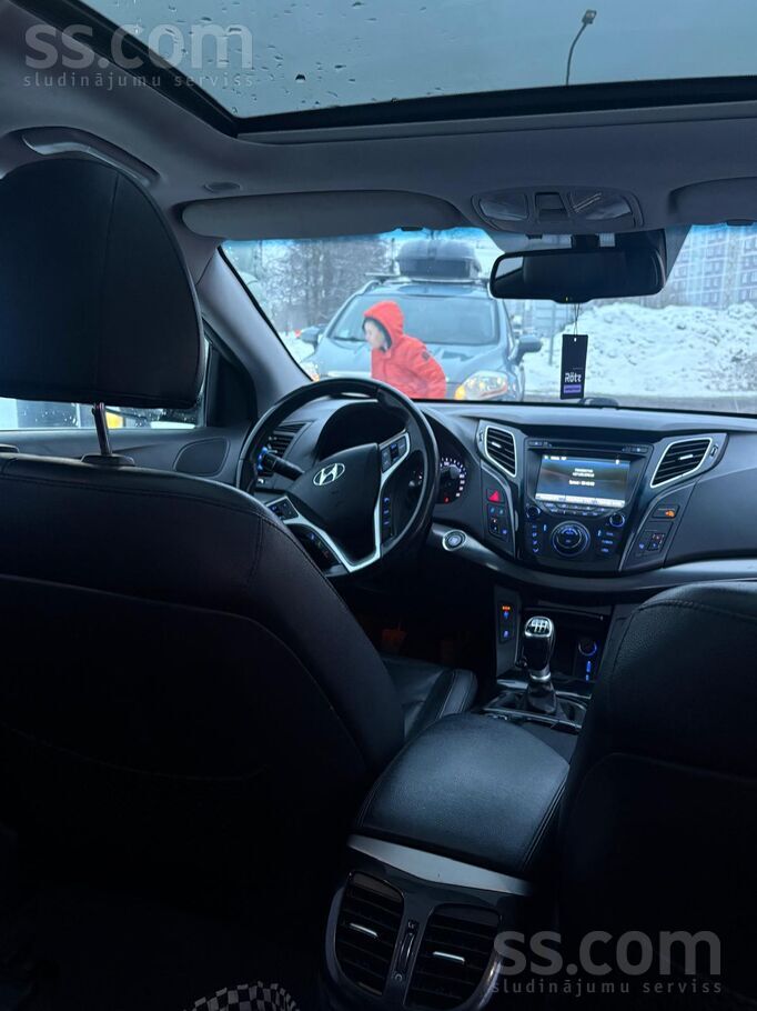 Sakarā ar jaunu auto iegādi pārdodu Hyundai I40 1.7l dīzelis. 100kw.
Āda