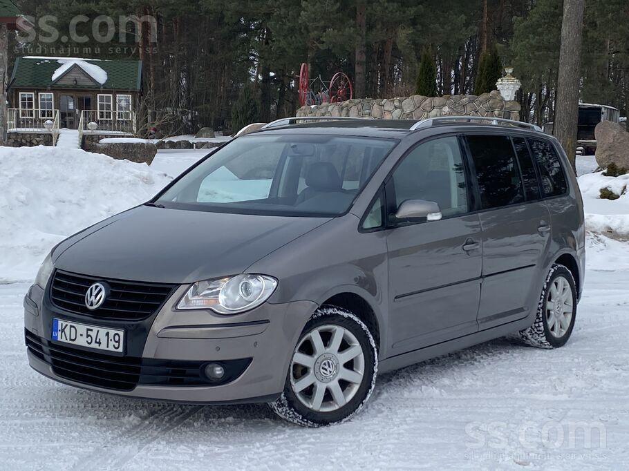 Volkswagen Pārdodam izskatīgu Facelift Highline VW Touran. 2.