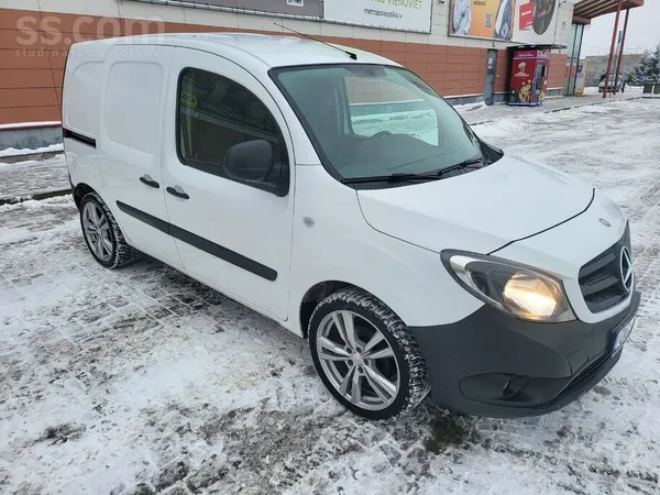 Mercedes Pārdod 3 vietīgo MB Citan no Zviedrijas labā stāvo