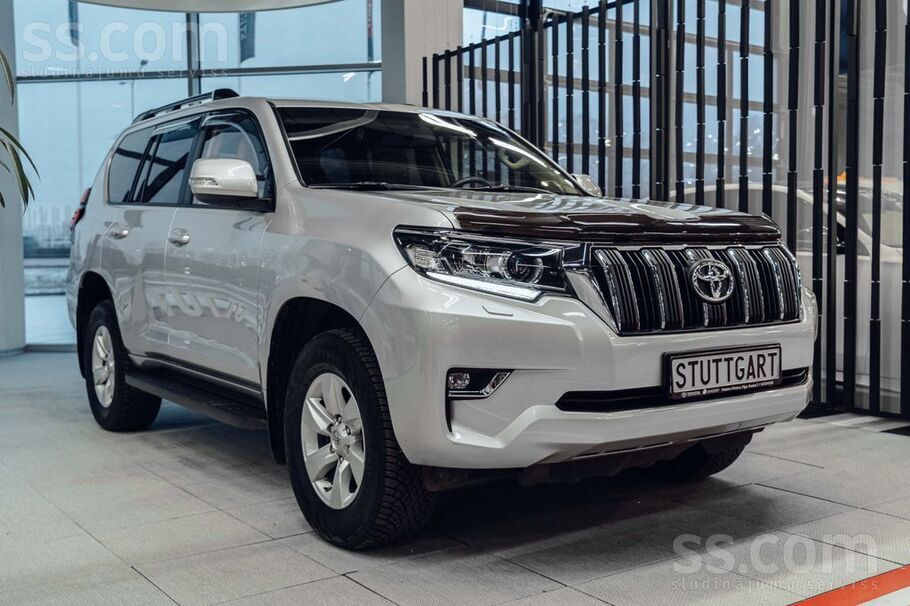 Toyota Land Cruiser, teicamā vizuālā un tehniskā stāvoklī. A/m atrodas rīgā