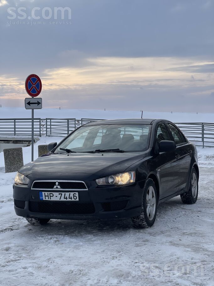 Mitshubishi Lancer.
1.5 benzīns 80kw ar Manuālu ātrumkārbu. Pārsteidzoši ž