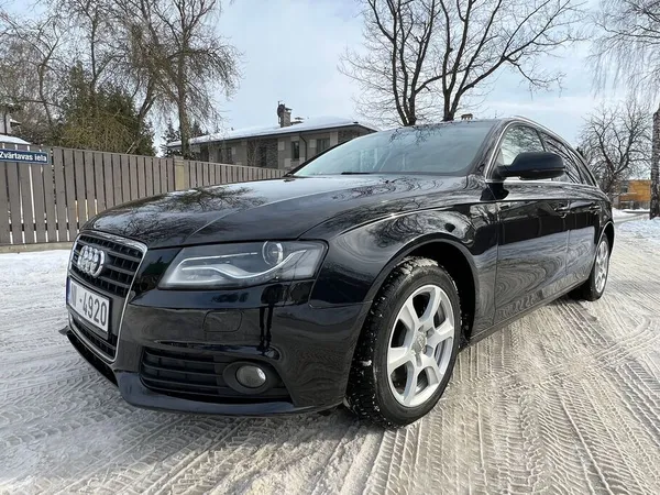 Audi A-4, 1, 8 turbo, quattro, 160zs. 
 
Pusādas S-Line salons, 
Sēdekļu
