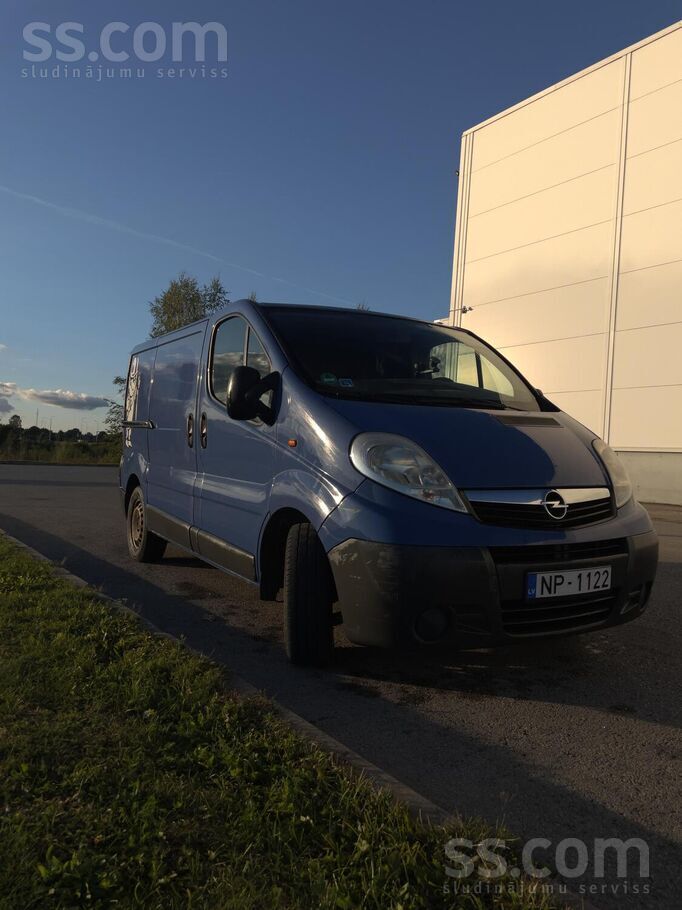 Opel Pārdod Opel Vivaro kravas mikroautobusu ar uzticam