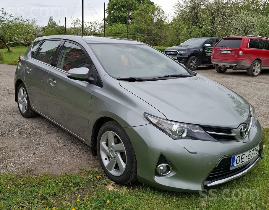 Toyota Pārdošanā uzticamā labā Tojotiņa ar parasto atmosf