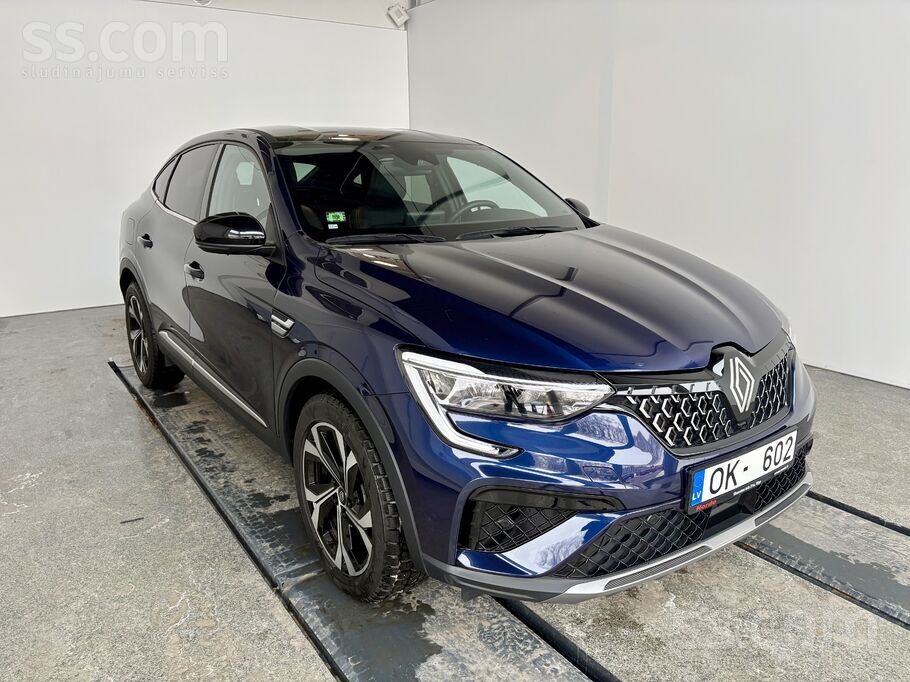 Pārdod Renault Arkana E-Tech full hybrid (facelift modelis) jauna auto stāvo