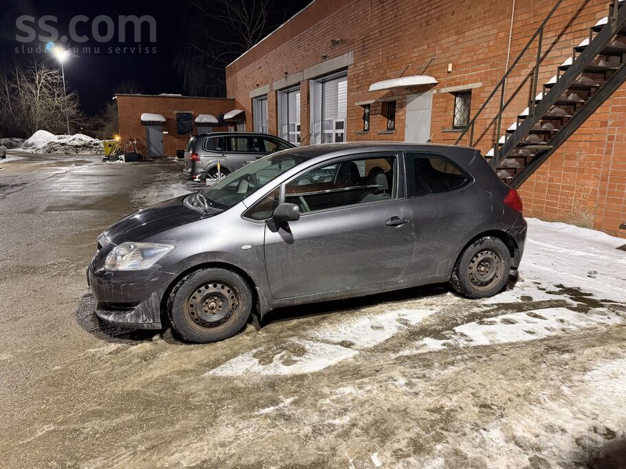 Toyota Pārdodu Toyota Auris, auto rūc un brauc bez problē