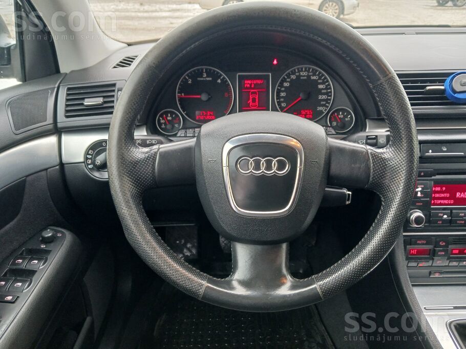 Audi Sakarā ar jaunu auto iegādi tiek tirgots audi a4 b