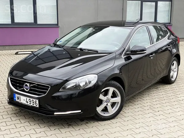 Volvo Volvo V40 2.0 D2. Led. Krāsainais ekrāns. Navigāci