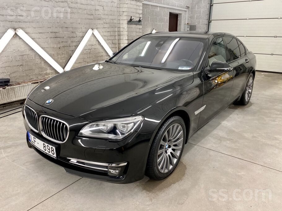 BMW 750d xDrive Bang & Olufsen Dynamic Drive Webasto Soft Close
Automobil