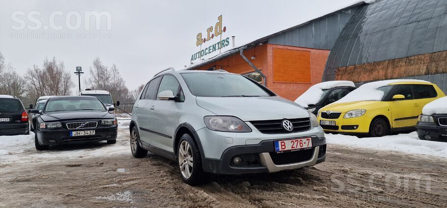 VW Golf Plus Cross. Daudz labu ekstru. Daudzfunkcionāla stūre, kruīza kontro