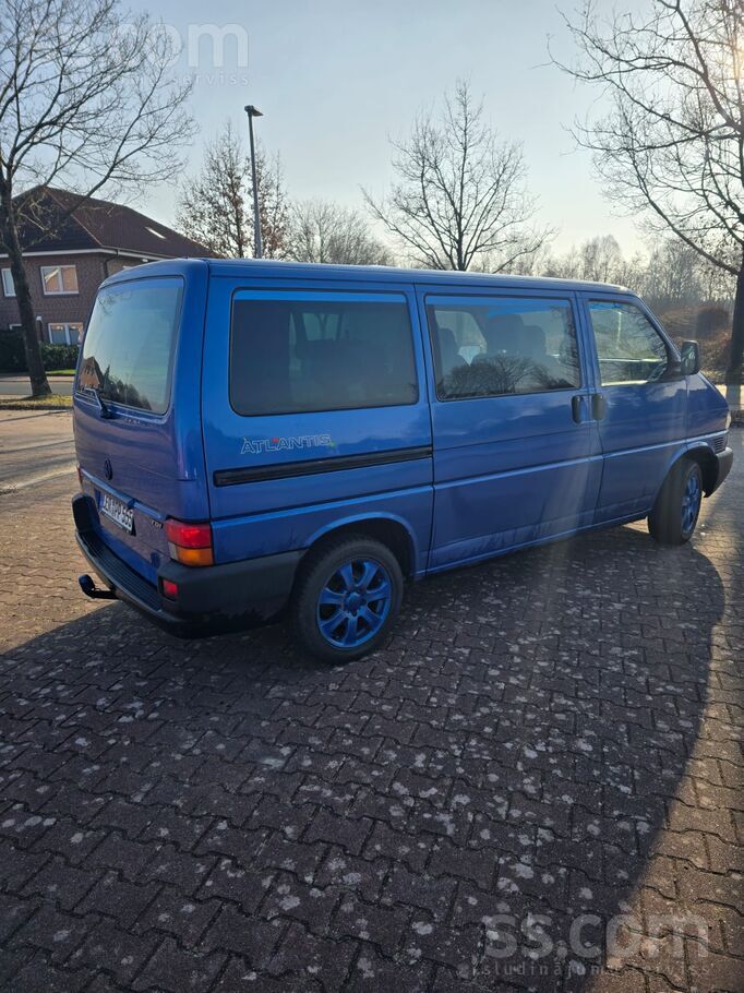 Volkswagen Pardodu multivanu sikak ludzu zvaniet.