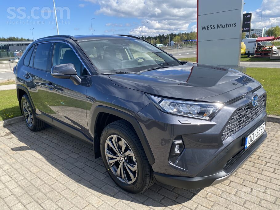 Toyota Pārdodu, praktiski jauns auto ar garantiju un bezm