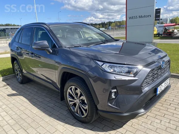 Toyota Pārdodu, praktiski jauns auto ar garantiju un bezm