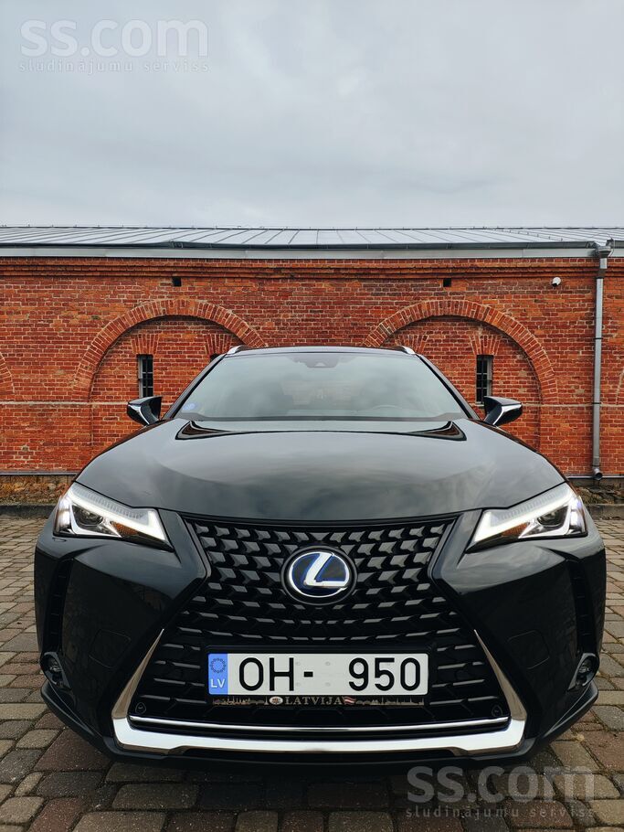 Lexus UX 250H.
Teicama tehniskā stāvoklī, ar ļoti labu komplektāciju.
Ti