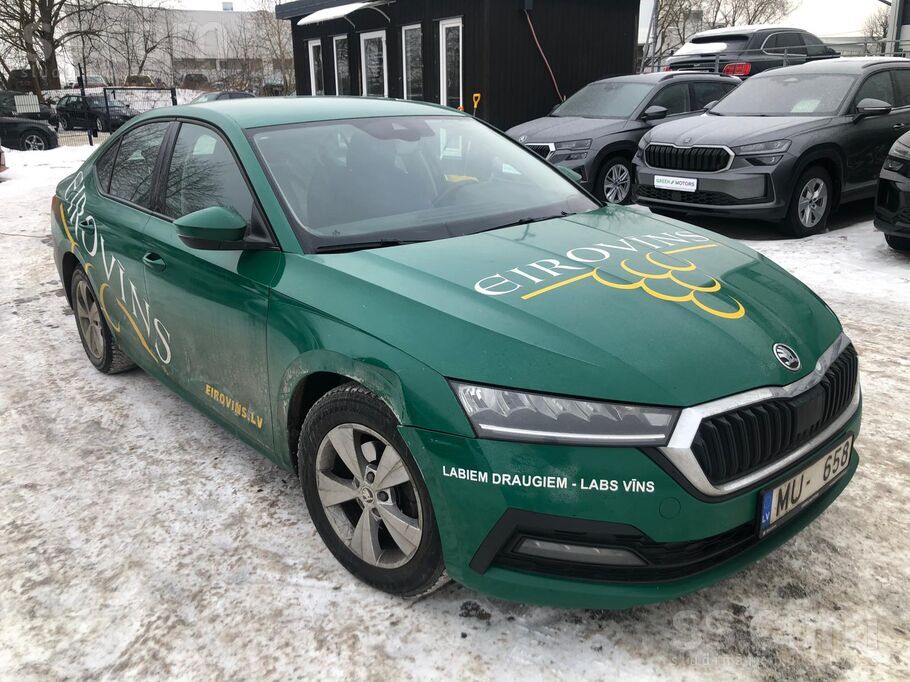 Automašīna ir teicamā tehniskā un vizuālā stāvoklī. Tika veikta pilna transp