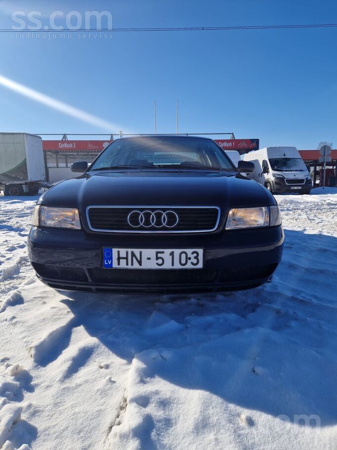 Audi Pārdodu Audi A4 1.6 benzīns. 