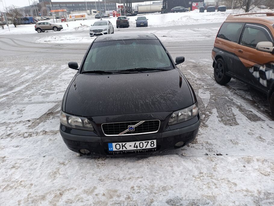 Automašīna ar jaunu tehnisko apskati. Ekonomiska automašīna bez turbo, degvi