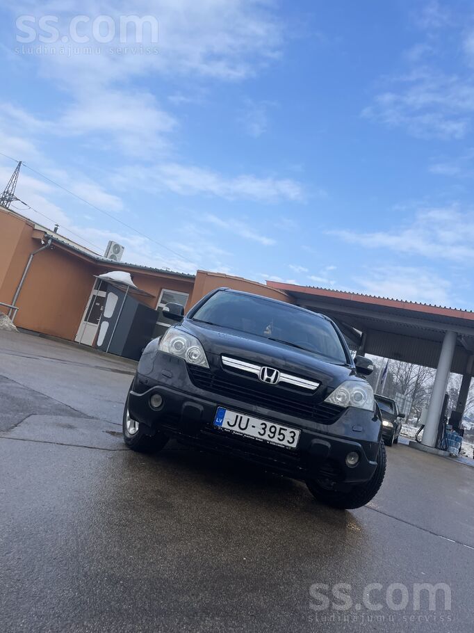 Pārdodu uzticamu un praktisku Honda Cr-V, 2008. gada, ar 2.2 dīzeļa motoru.