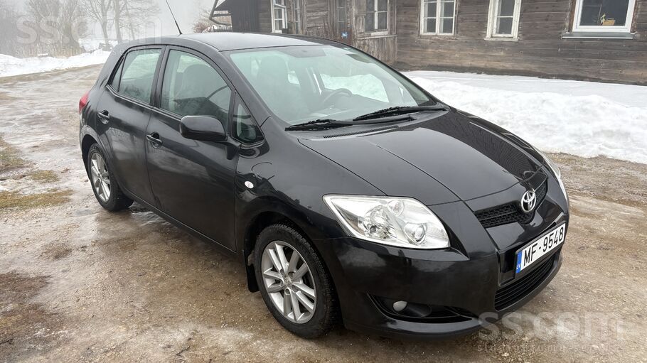 Toyota Pārdodam saudzīgi lietotu, koptu Toyota Auris ar s
