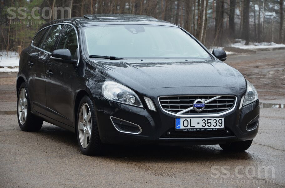 Volvo Tikko ievests. 2012. gada modelis. Volvo. V60 4×4 