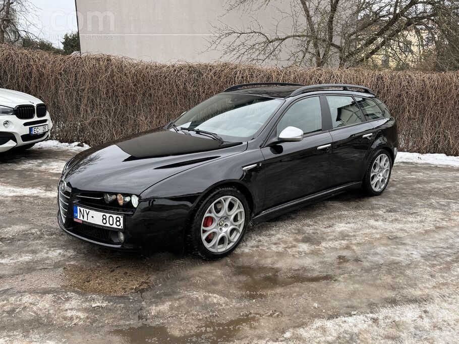 Alfa-romeo Alfa Romeo TI komplektācijā. 