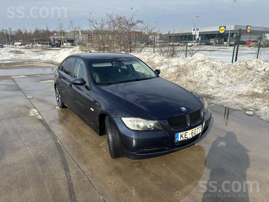 BMW Pārdod koptu un uzticamu ģimenes auto